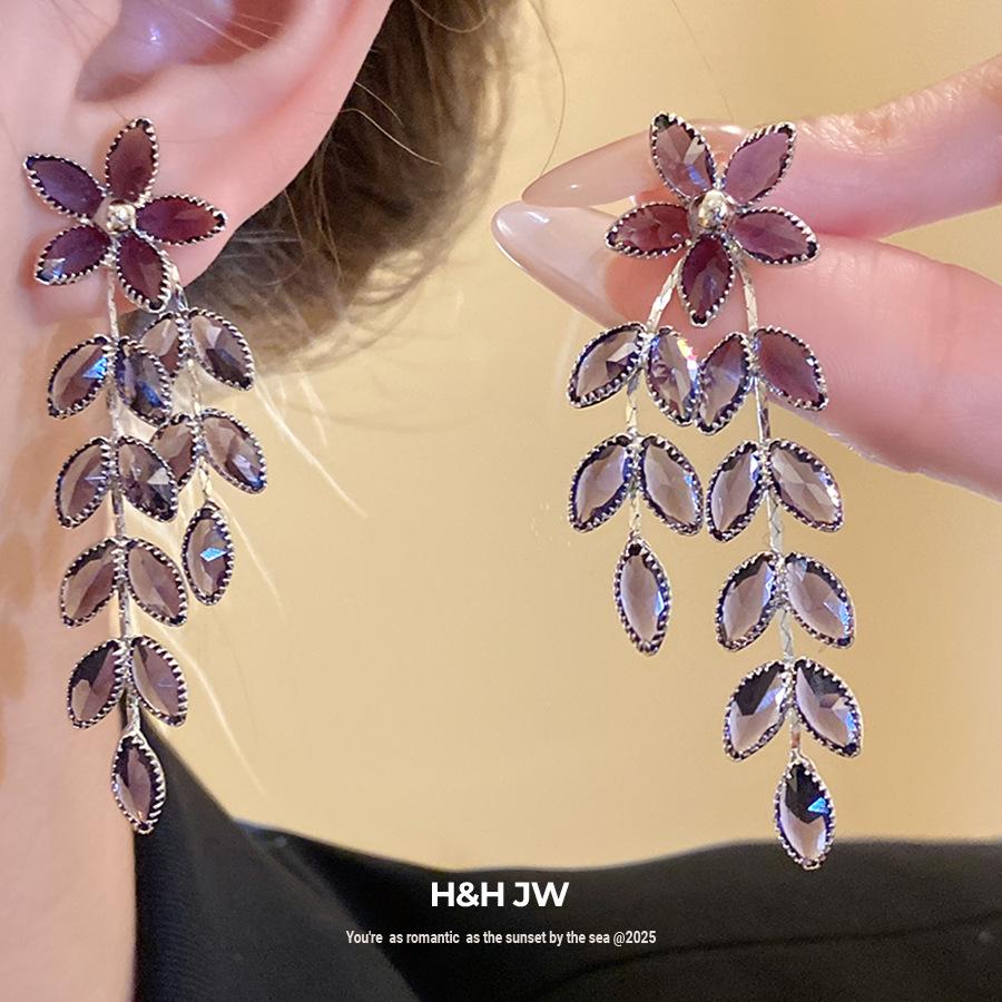 Silver needle European and American retro glass flower wheat ear fringed earrings fashionable personalized earrings light luxury high-end earrings
