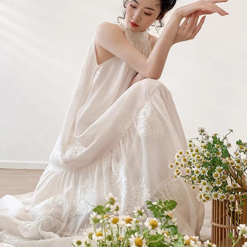 French Temperament Lace Embroidery Seaside Resort Style Sexy Loose Hanging Neck Character Sleeveless Midi Dress Women Summer 2024 New
