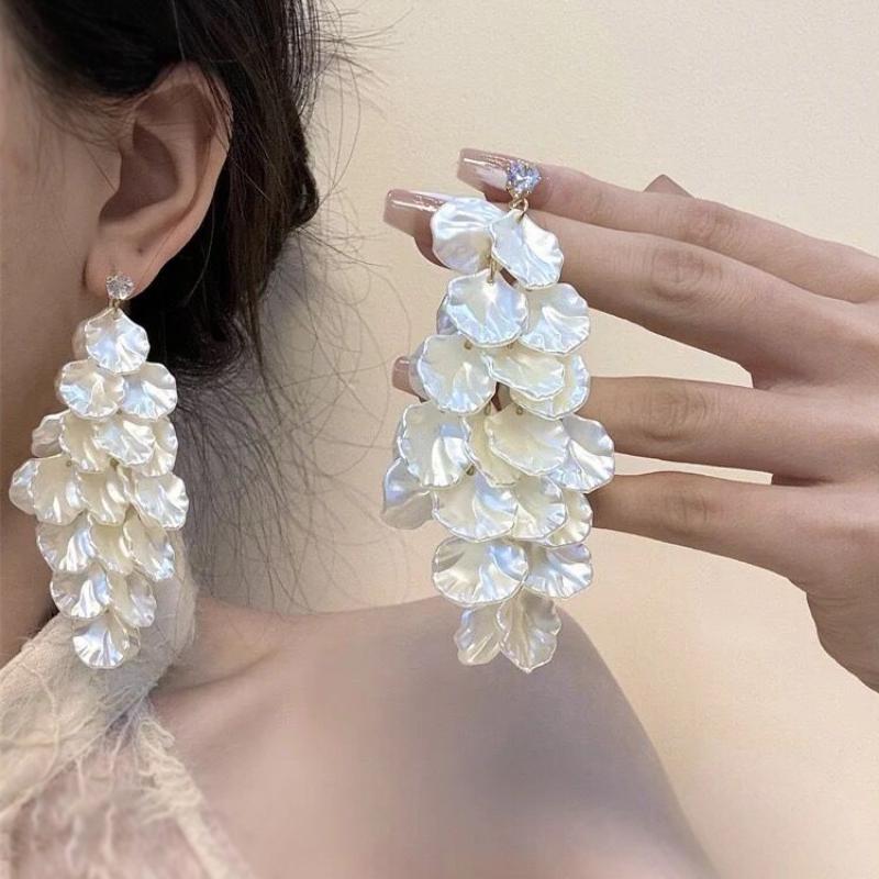 French Long Mother Of Pearl Clip On Earrings Exaggerated Fringed Flower Design Elegant Petals For Non Pierced Ears