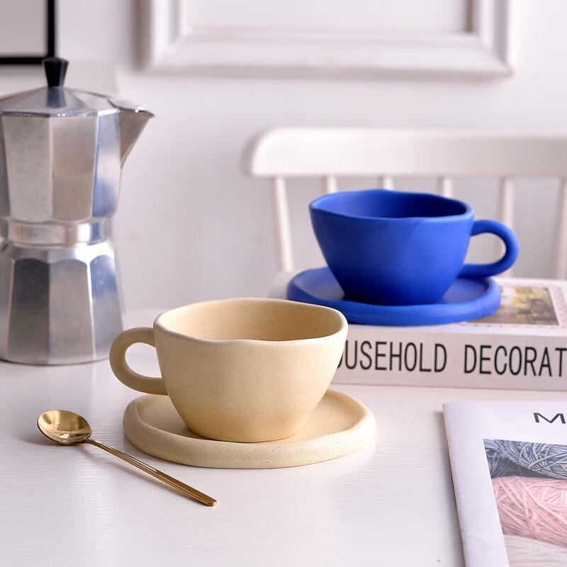 Unregelmäßiger handgeformter Keramik-Kaffeebecher