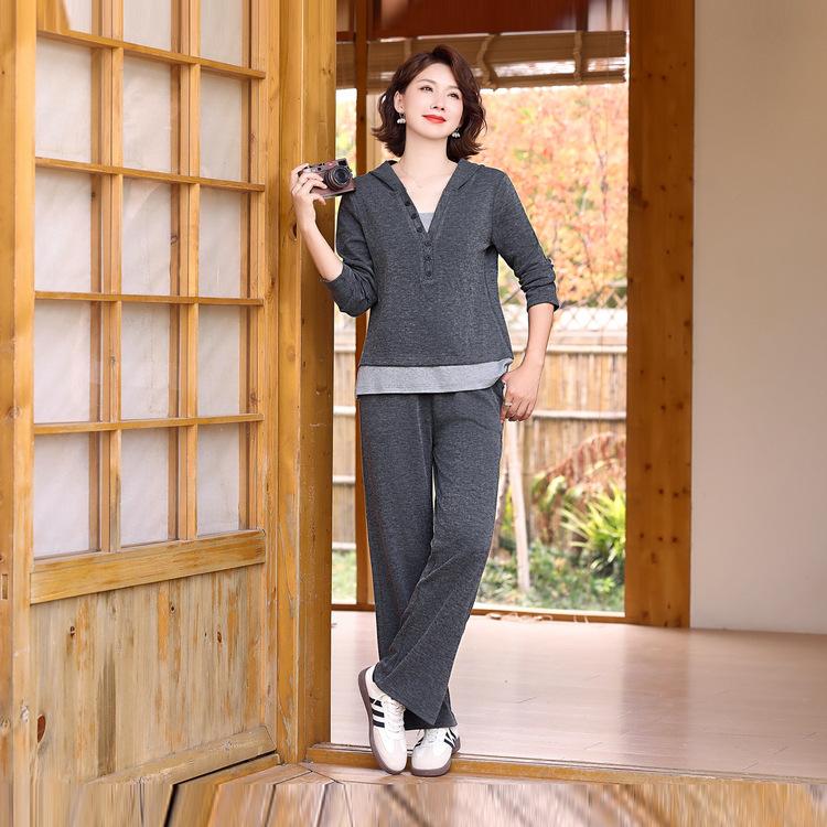 

Мамин костюм Осень Новый стиль Для женщин среднего и пожилого возраста Повседневный комплект из двух предметов С капюшоном Темпераментный Для среднего возраста Осенняя одежда Свободный 5XL