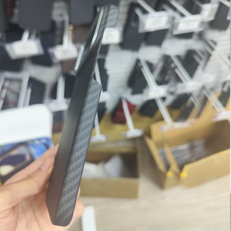 New Arrival: Aramid Fiber Kevlar Magnetic Phone Case for Apple 17 Series - 1500D Protection