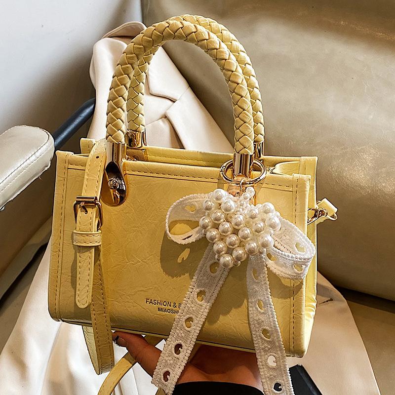 Summer new niche high-value fashionable simple commuter small bag female messenger small square bag