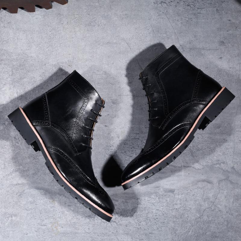 Aumento de botas masculinas estilo britânico tendência botas de couro esculpidas Brock sapatos de couro de cano alto botas Martin sapatos masculinos