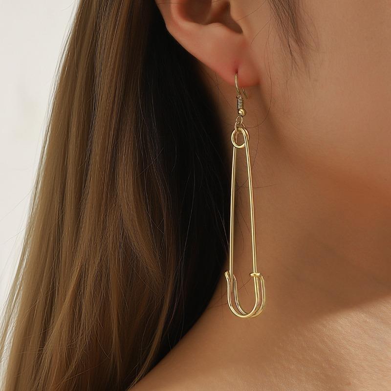 

Paperclip Earrings for Women Safety Pin Stud Cartilage Earrings Unique Edgy Trendy Jewelry червоний