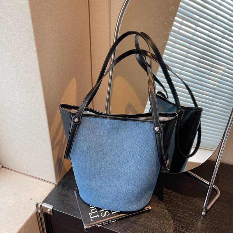 

Джинсовая сумка женская большой вместимости новая осенне-зимняя универсальная сумка через плечо популярная сумка-ведро чёрный