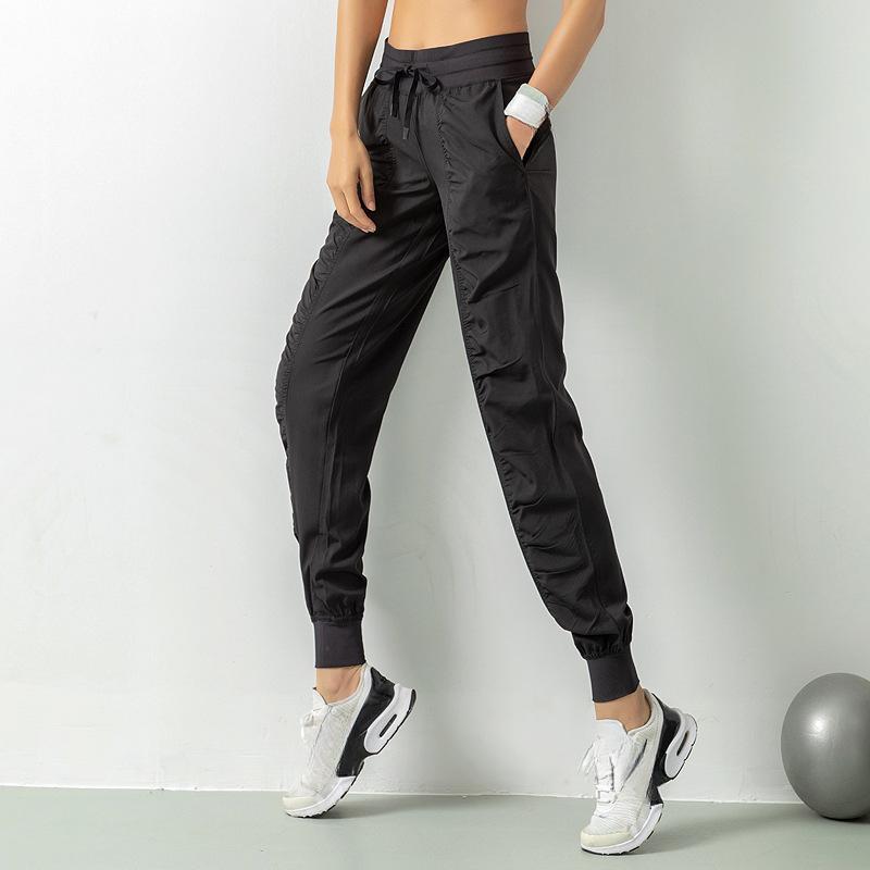 Bağcıklı Bel ve Yan Cepli Kadınlar İçin Hızlı Kuruyan Atletik Jogger Pantolon - Koşu ve Antrenman İçin Slim Fit, Nefes Alabilen Polyester Karışımı