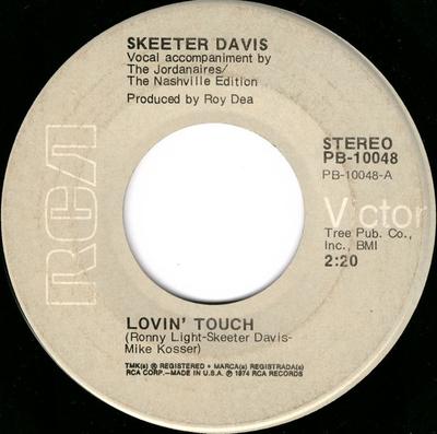 7inch Record SKEETER DAVIS - Lovin' Touch / Come Mornin'  PB10048 RCA Victor 1974 US Folk Used