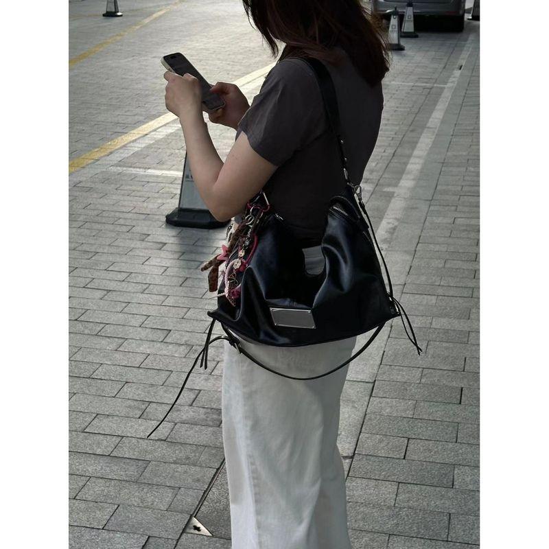 

Summer New Trendy Fashion Retro Underarm Bag Commuter Tote Bag Niche Shoulder Vintage Bag Crossbody Bag Women Black