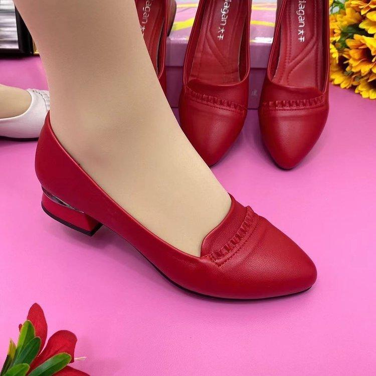 Soft leather low-heeled single shoes women's 2025 new versatile comfortable shallow mouth pointed small leather shoes fashion trend middle-aged shoes