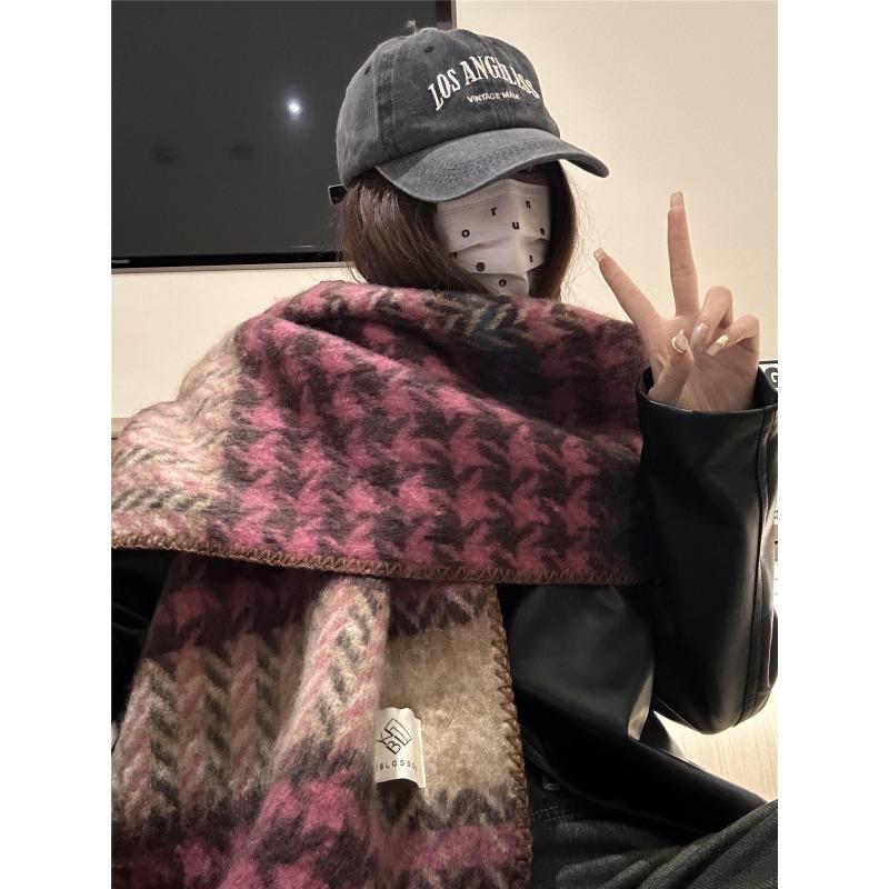 Korean Version of The New Autumn and Winter Contrasting Plaid Scarf for Girls Fashionable and Versatile Thickened and Warm Houndstooth Scarf