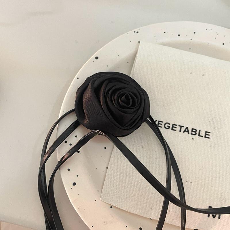 

French gentle satin camellia strap necklace neck chain retro vacation style sweet spring and summer new personality temperament чорний