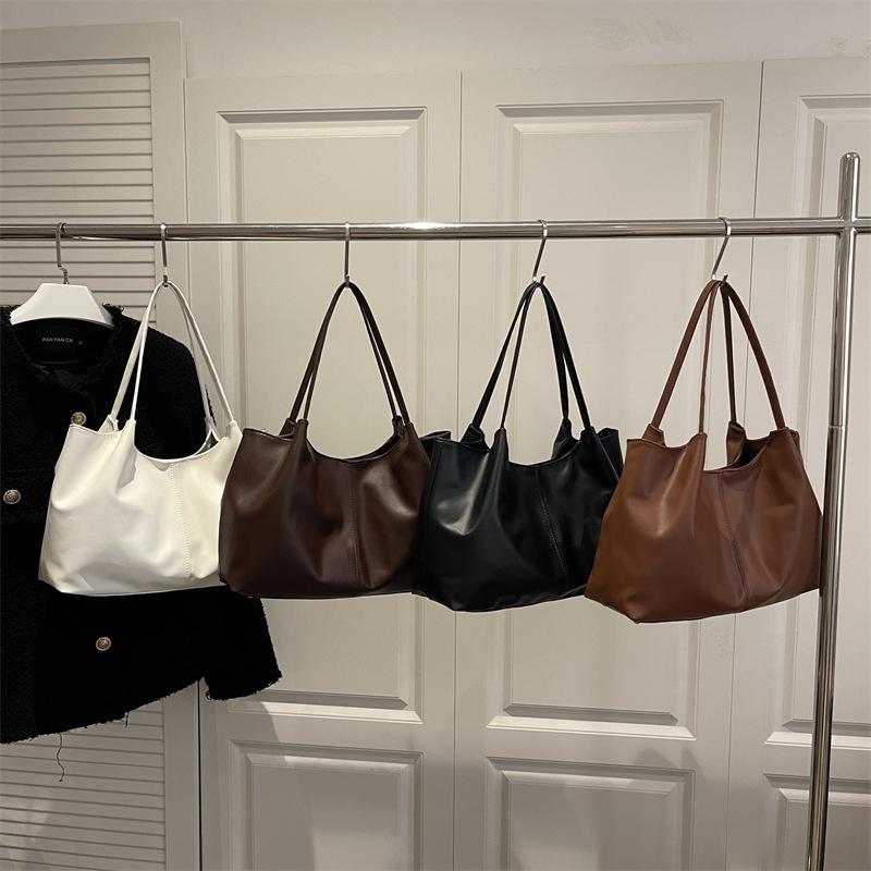 Niche design tote bag is popular today, niche fashion large capacity daily commuting class shoulder bag