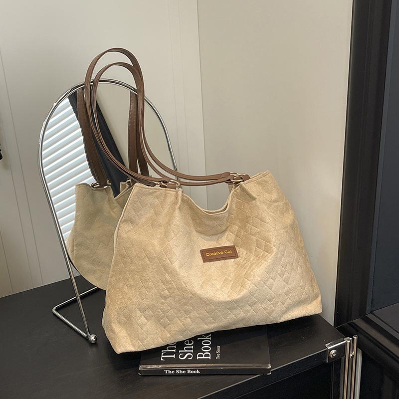

New 2025 Women’s Autumn/Winter Large Capacity Suede Shoulder Tote Bag – Casual and Versatile for Commute.