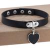 Herzförmiges Choker-Halsband PU-Leder Gotischer Choker mit herzförmigem Anhänger Punk-Choker Verstellbare Größe – Schwarz