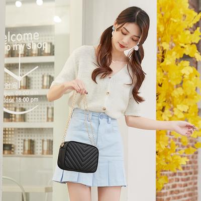 Borsa quadrata piccola Macaron con catena ricamata con motivo a V Borsa casual per cellulare alla moda e suggestiva Borsa da viaggio portatile Portafoglio
