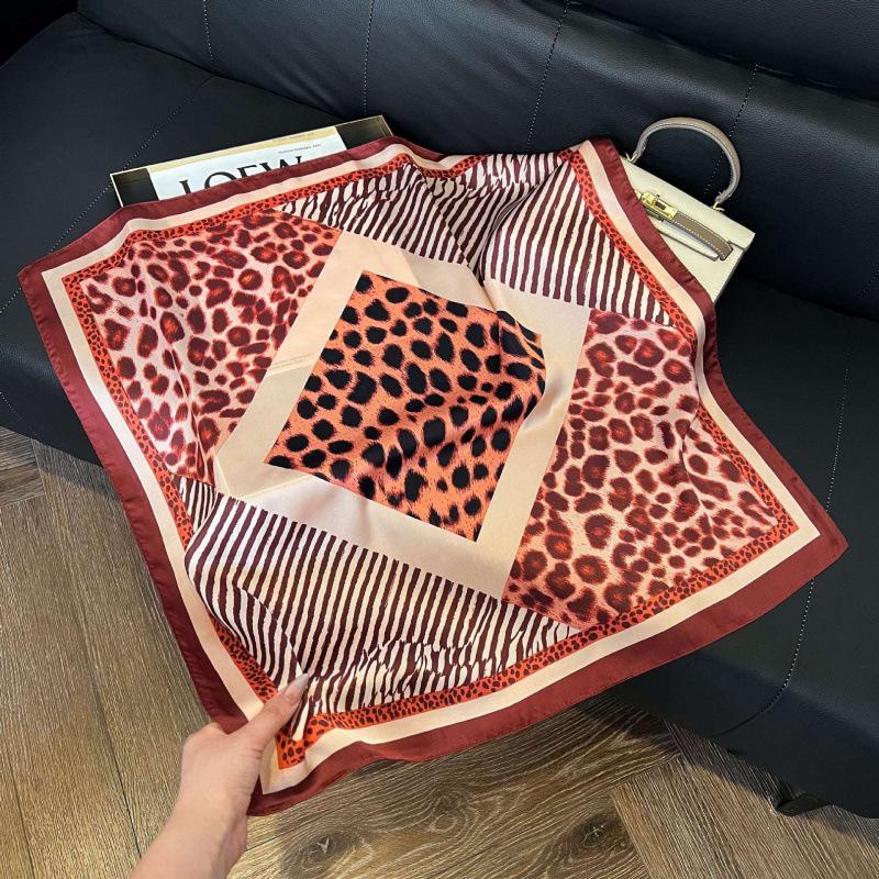 New 71 * 71cm Korean version small square scarf women's silk scarf spring and summer thin sunscreen scarf neck protection tied bag headband scarf