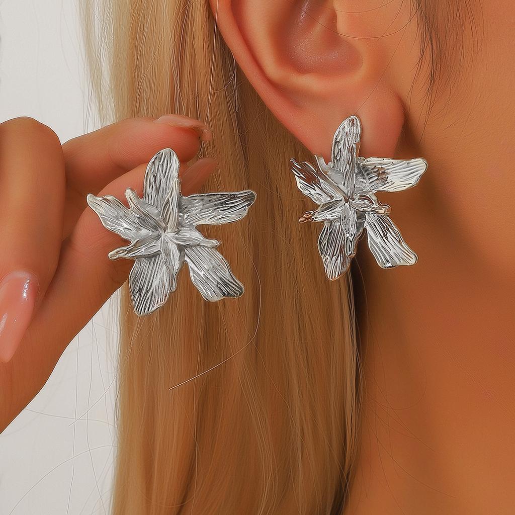Vintage Red Dripping Oil Flower Stud Earrings for Women Fashion Metal Six Petal Flower Earrings Luxury Casual Party Jewelry Gift