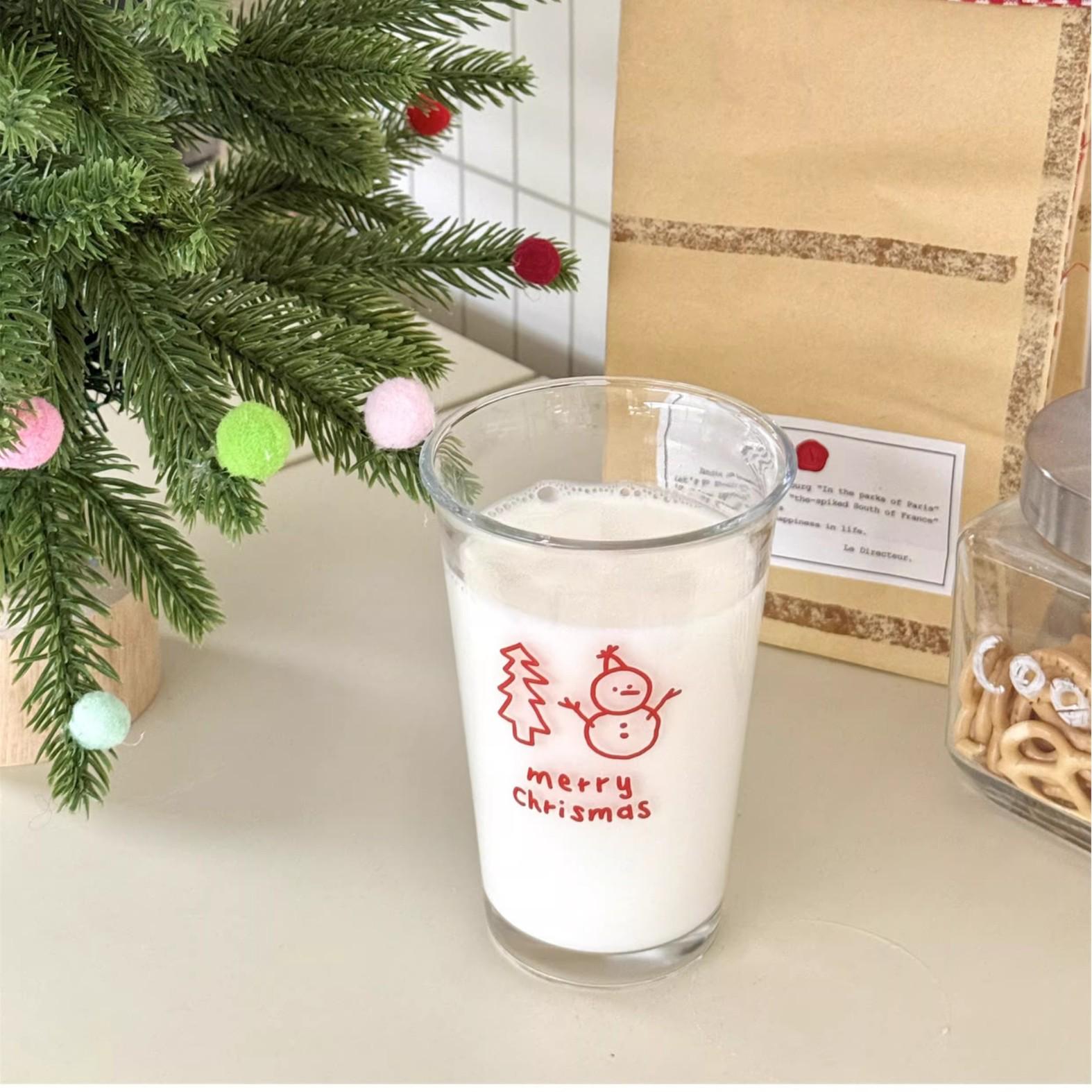 

Winter Atmosphere Snowman High-Quality Glass Cup for Milk, Coffee, and More 301-400ml