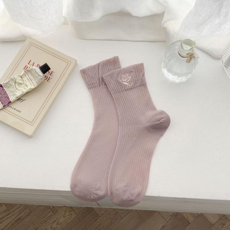 

Хрустальные носки, Женские короткие носки из ледяного шелка с вышивкой, Дышащие и не скатывающиеся, и Хлопковые носки, Влагоотводящие и Защищающие от запаха, Универсальные носки 1 pair фиолетовый