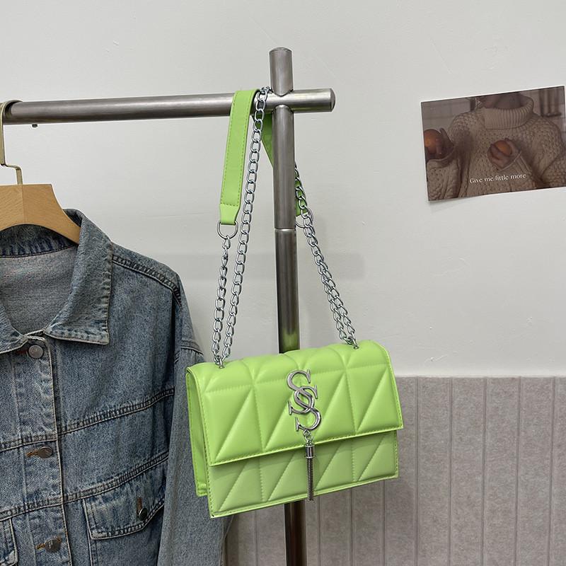 Trendy Retro Chain Shoulder Bag For Women Stylish Crossbody Purse In Black And White