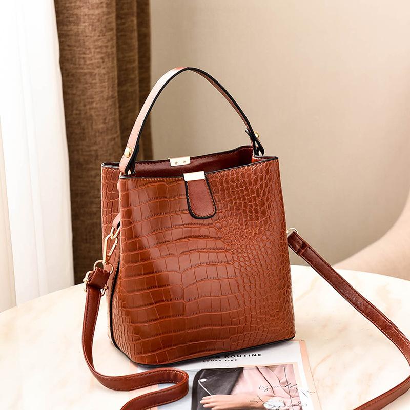 

New Internet celebrity, foreign style, crocodile pattern texture, Korean board bucket handbag, shoulder bag, good quality one piece