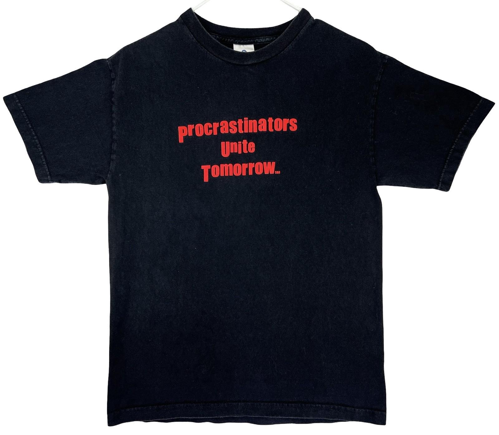 Vintage 90s Comedy Funny Text T Shirt Procrastinators Unite Tomorrow Sz Medium M Unisex T-Shirt L