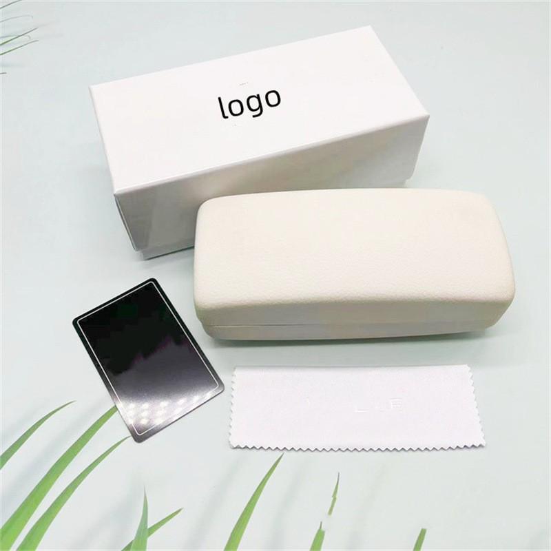 Set Ochelari de Soare Originali Boutique: Include cutie asortată, pânză și manual