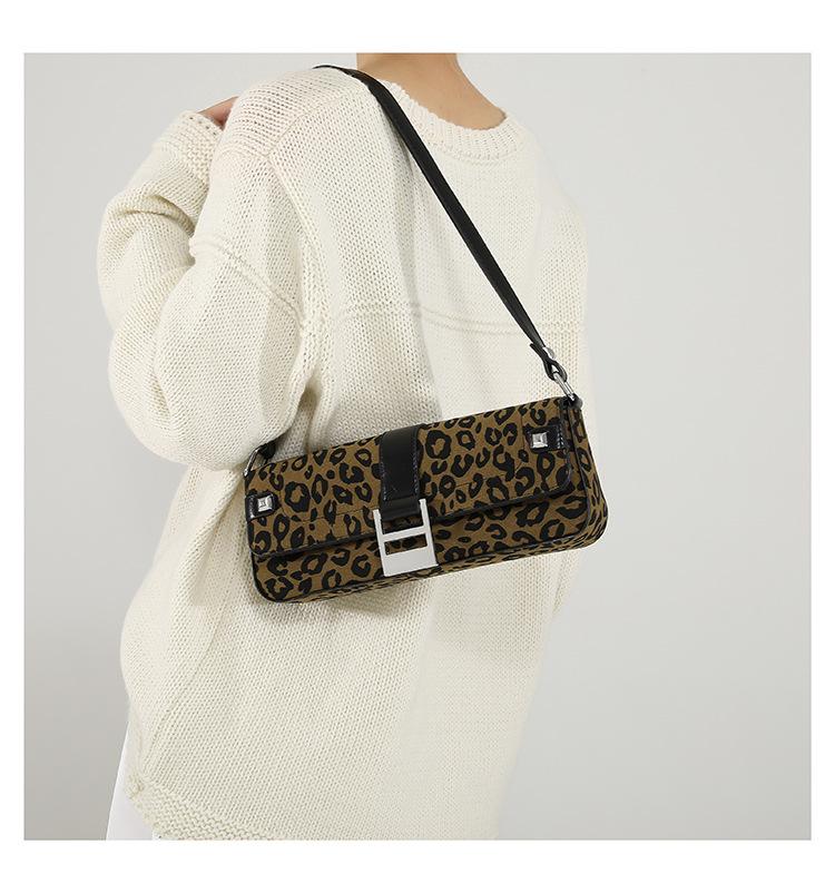 Niche leopard print underarm bag, fashionable retro high sense, commuting shoulder essential women's bag.