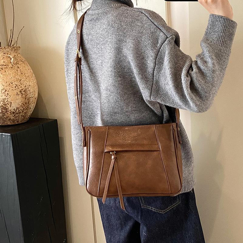 2025 autumn and winter new fashion trend large capacity women shoulder bag tote bag exquisite retro