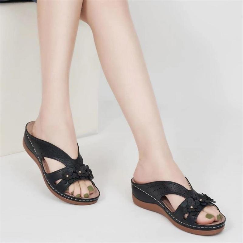 Retro Thick-soled One-piece Shoes for Women Plus-size Hollowed-out Lightweight Beach Flip-flops