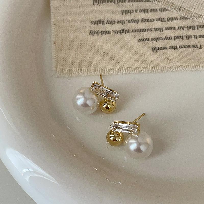 Zircon Pearl Metal Ball Stud Earrings - Light Luxury, Exquisite Design, Versatile Fashion for Women.