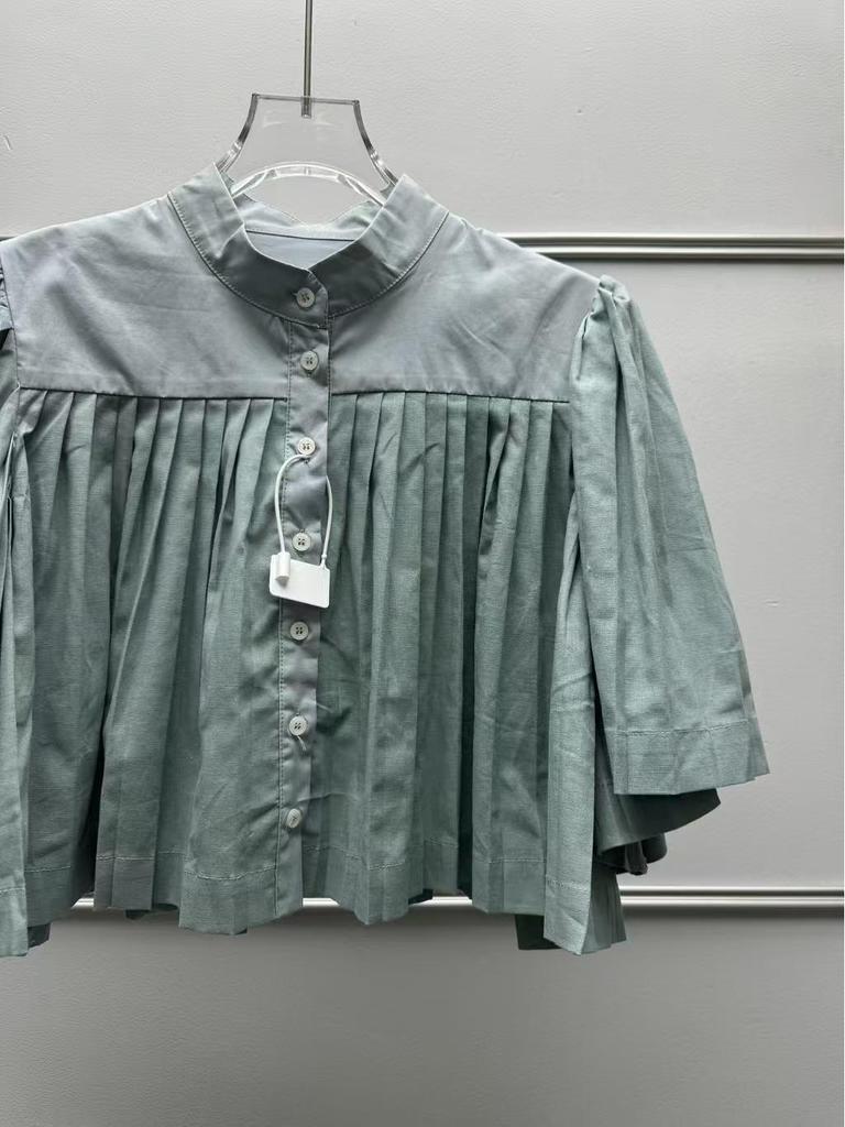 Spring/Summer Fashion: Simple Accordion Pleat Bell Sleeve Top