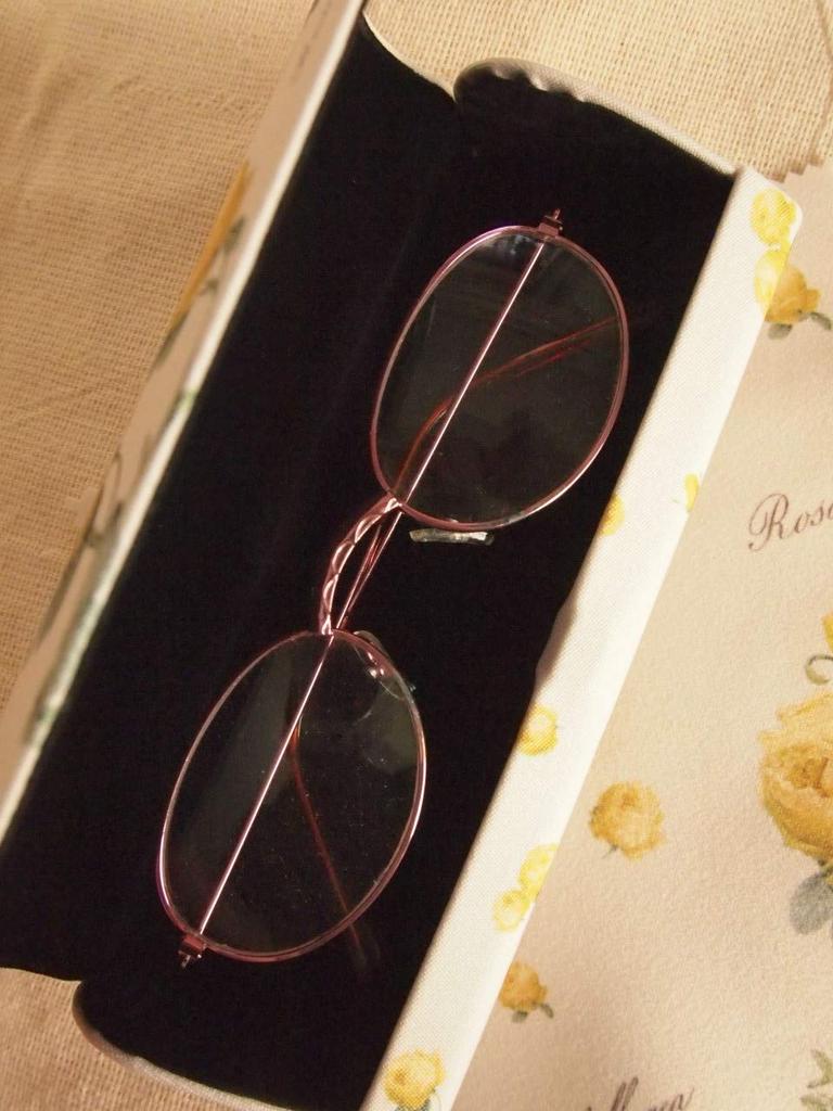 Redoute Rose Sulfrea Eyeglass Case with Eyeglass Cleaning Cloth