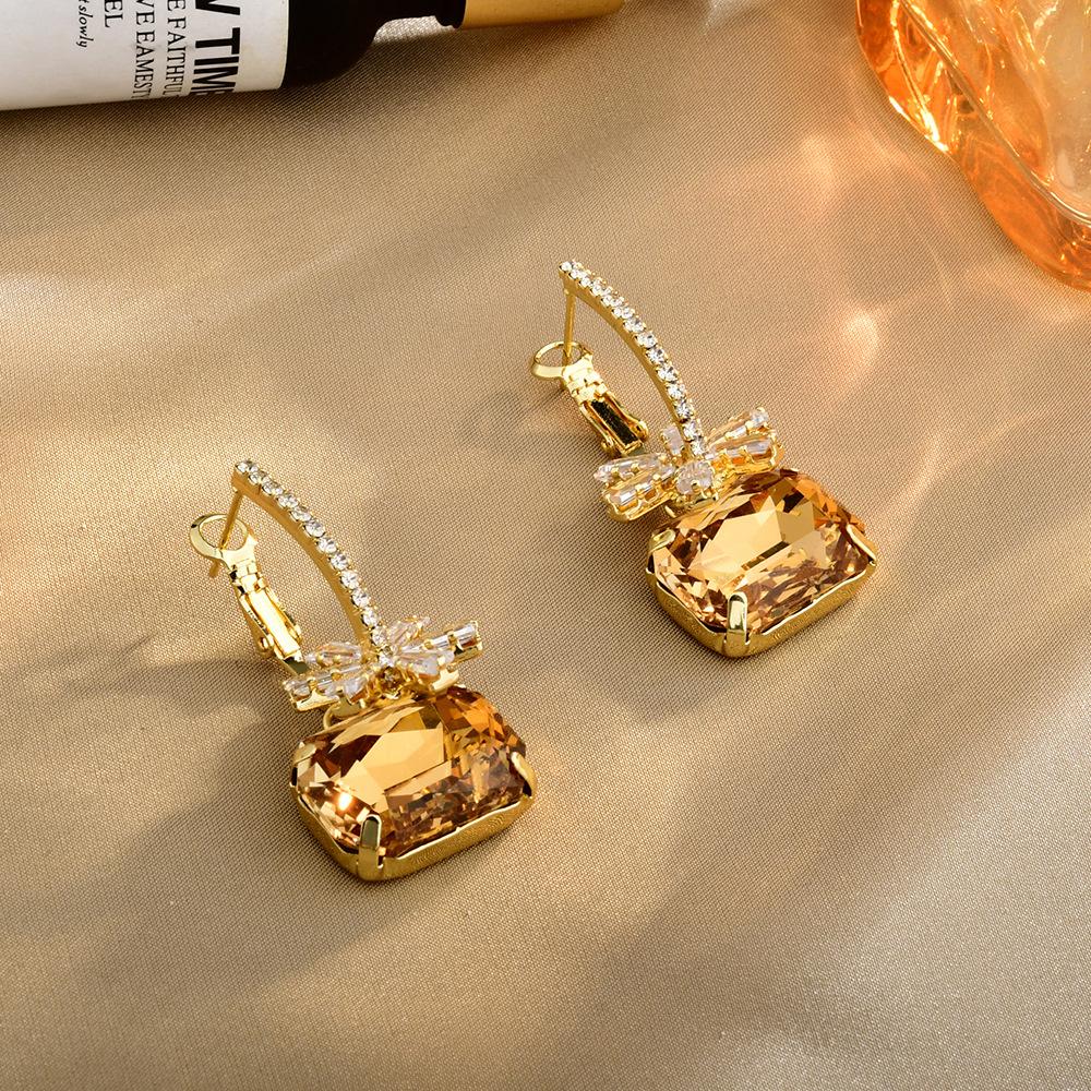 Medieval Maillard style coffee color square inlaid zirconium flower ear clips 2026 new exquisite stud earrings light luxury premium earrings