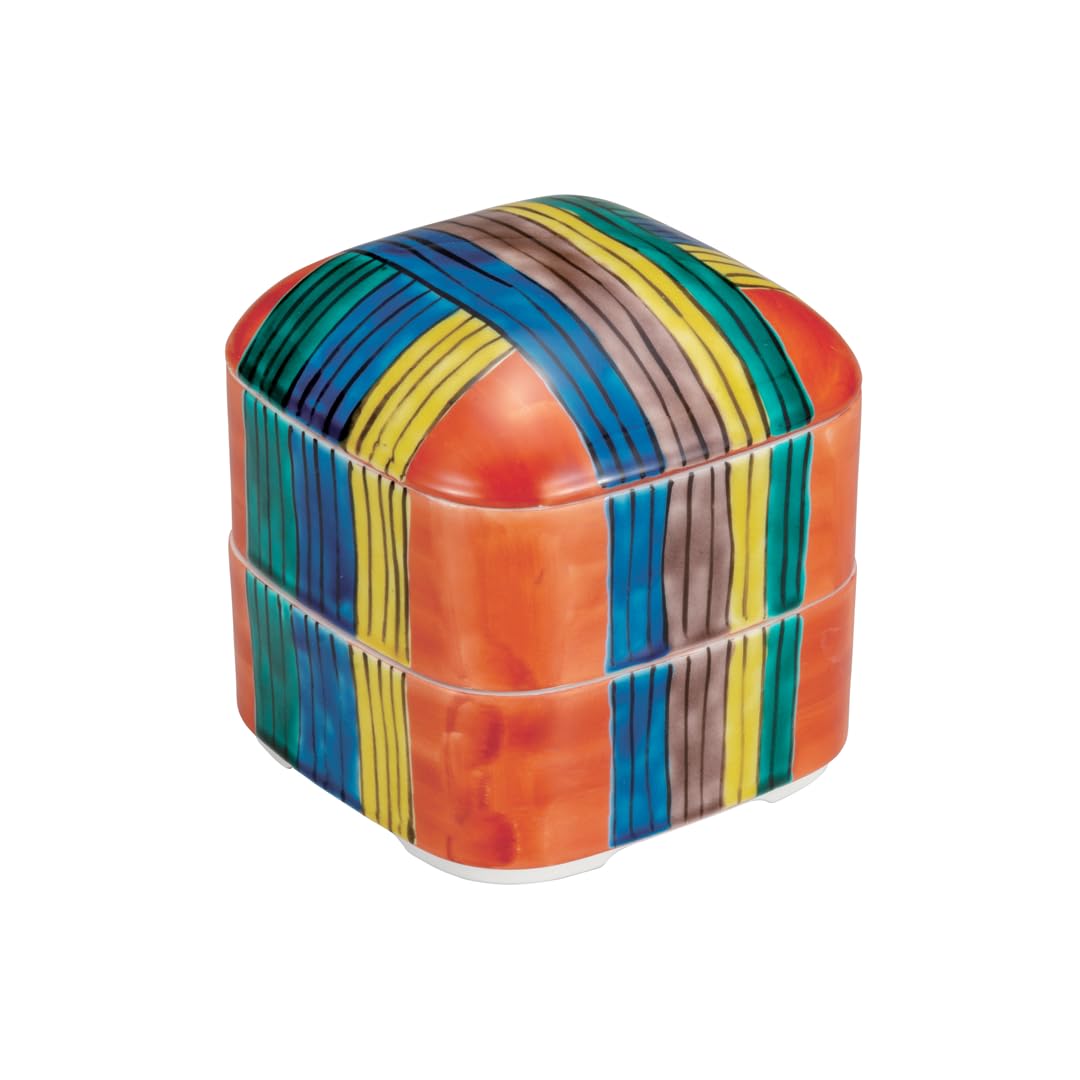 

Кутани яки Иватая, двухъярусная коробка с красочными катушками ниток, Нахоми Мурата, K8-394