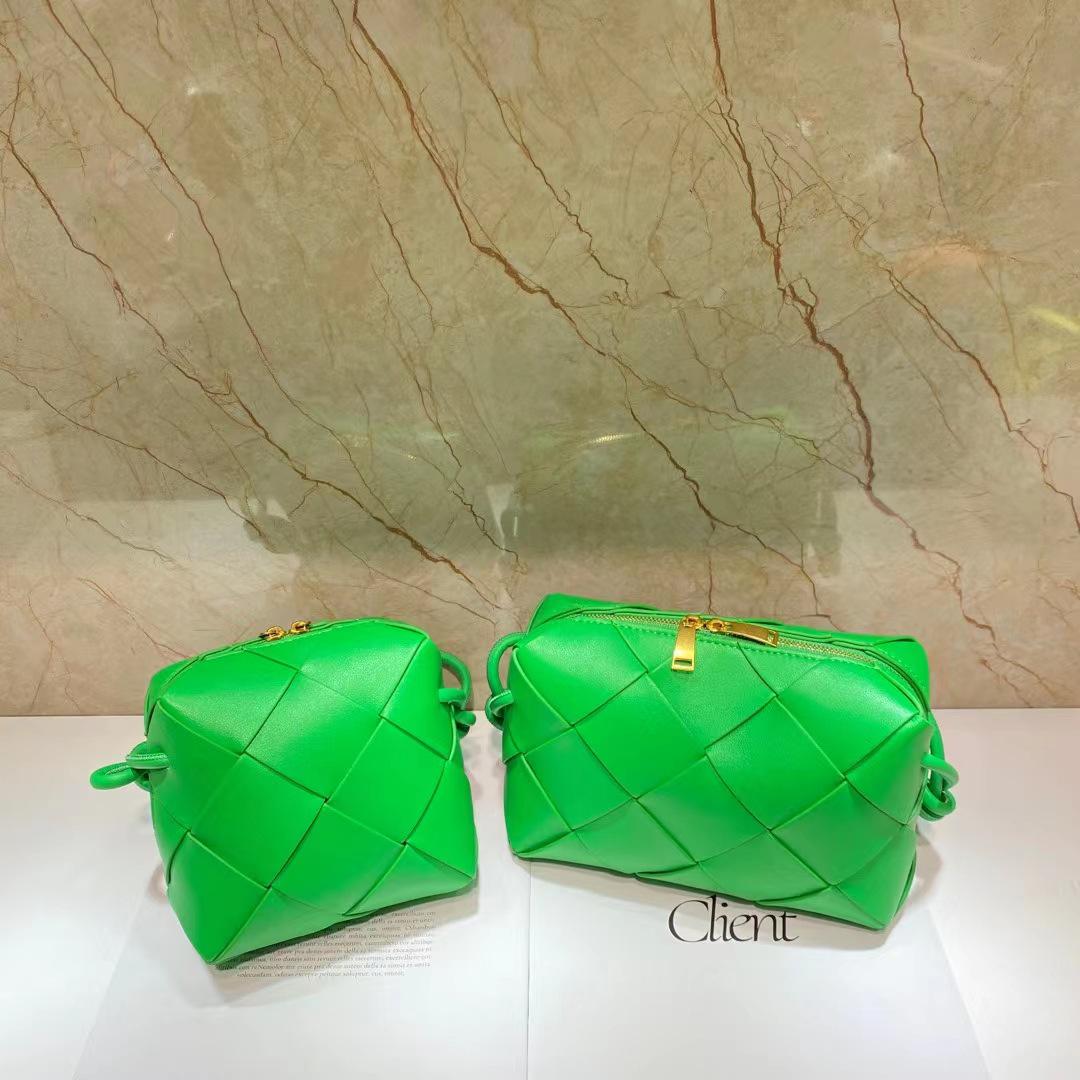 2024 ВеснаЛето Женская мода из коровьей кожи плетеная вручную с узлом сумка через плечо и через плечо 15714CM Small 4337₽