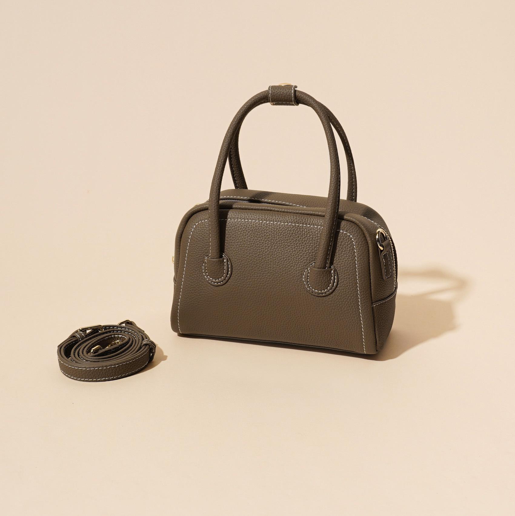 

Первый слой коровьей кожи 2025 новая сумка-подушка ретро сумка для боулинга натуральная кожа женская сумка мягкая кожа на плечо сумка-мессенджер 21.5*11.5*14cm темно серый