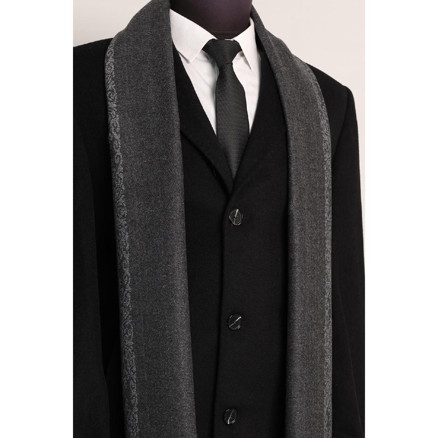 

Серый шарф с узором