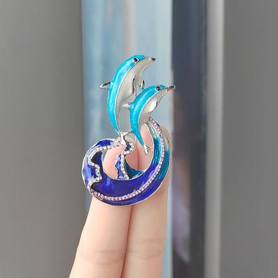 Broche tendance en forme de dauphin nageur sautant à l'huile, peinte à la main, motif vagues, animal marin, accessoires pour manteau