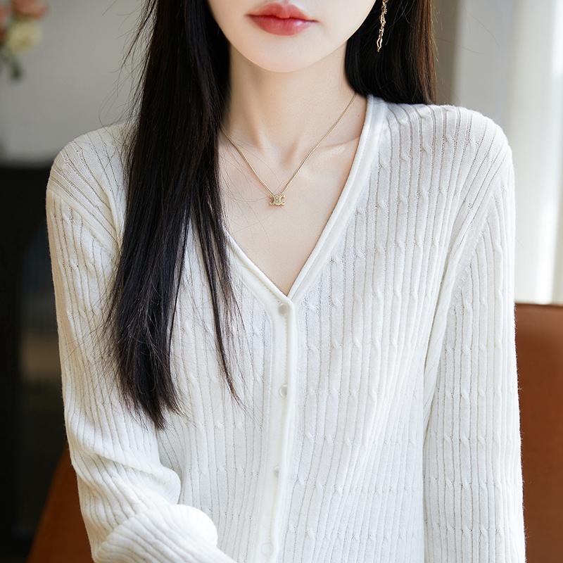 Leichte Strickjacke für Damen aus 50 % Wolle und 50 % Maulbeerseide – vielseitige Strickware für 4 Jahreszeiten für ganzjährigen Komfort und Stil