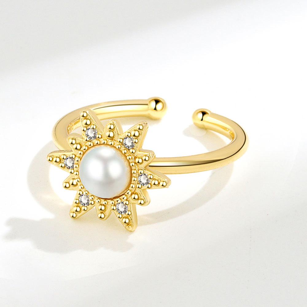 Shining Luminous Creative Rose Rotating Ring Female Delicate and Elegant Gift for Good Friends Fine Workmanship Jewellery Current Fashion Trends