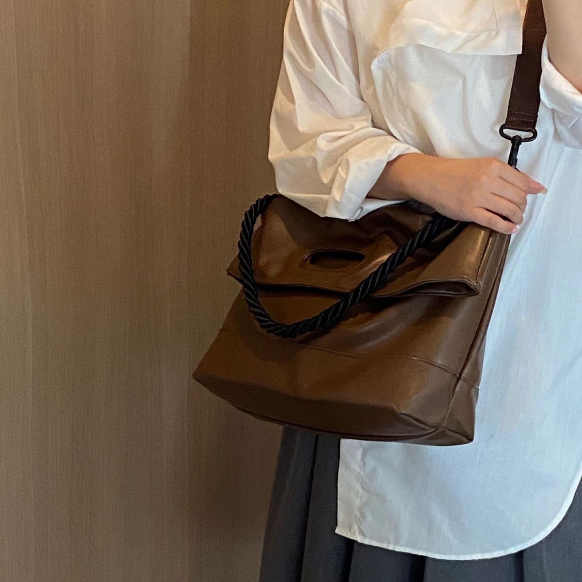 

Коричнева м’яка шкіряна сумка великої місткості, нова жіноча приміська сумка 2024 року, проста велика сумка для студентів, сумка через плече коричневий