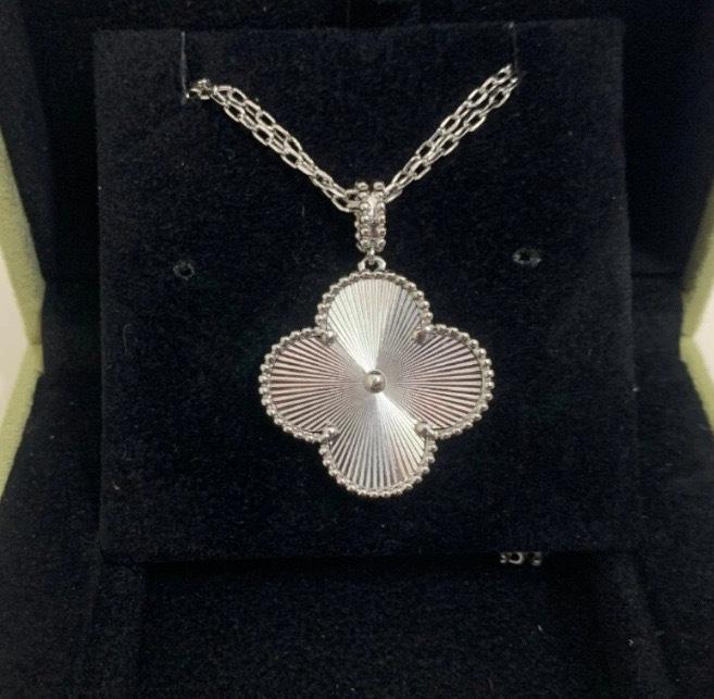 18K Gold-Plated V Design Four-Leaf Clover Necklace with Rose Red Chalcedony, Agate, and White Shell Pendant