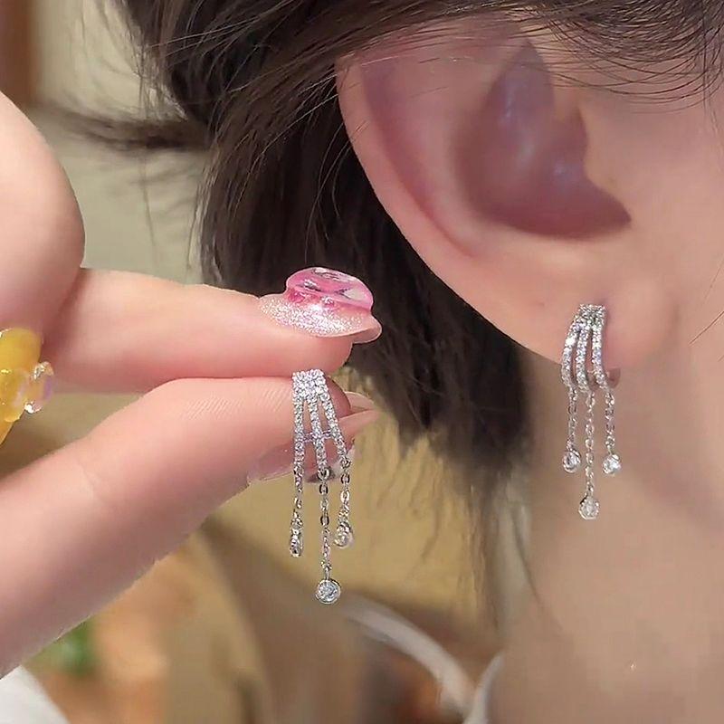 

Accessible Luxury Three-Row Rhinestone Tassel Earrings Niche Style Unique 925 Silver Stud Earrings Cold Style Elegant Fancy Earrings Silver