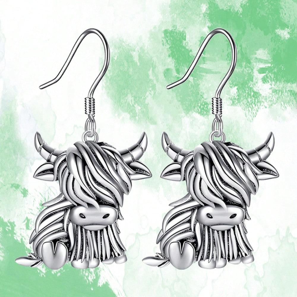 

A pair of vintage cow-shaped earrings, a perfect gift for friends and family on birthdays or Christmas. one-size серебряный