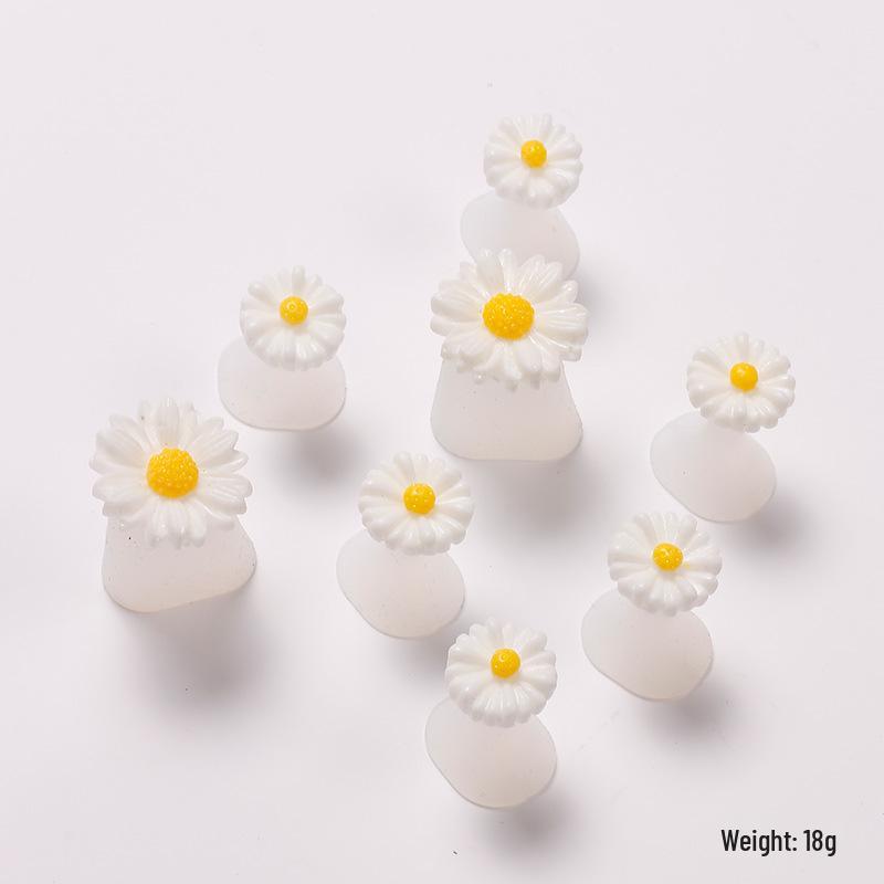 8-Piece Japanese & Korean Daisy Silicone Toe Separators for Nail Art