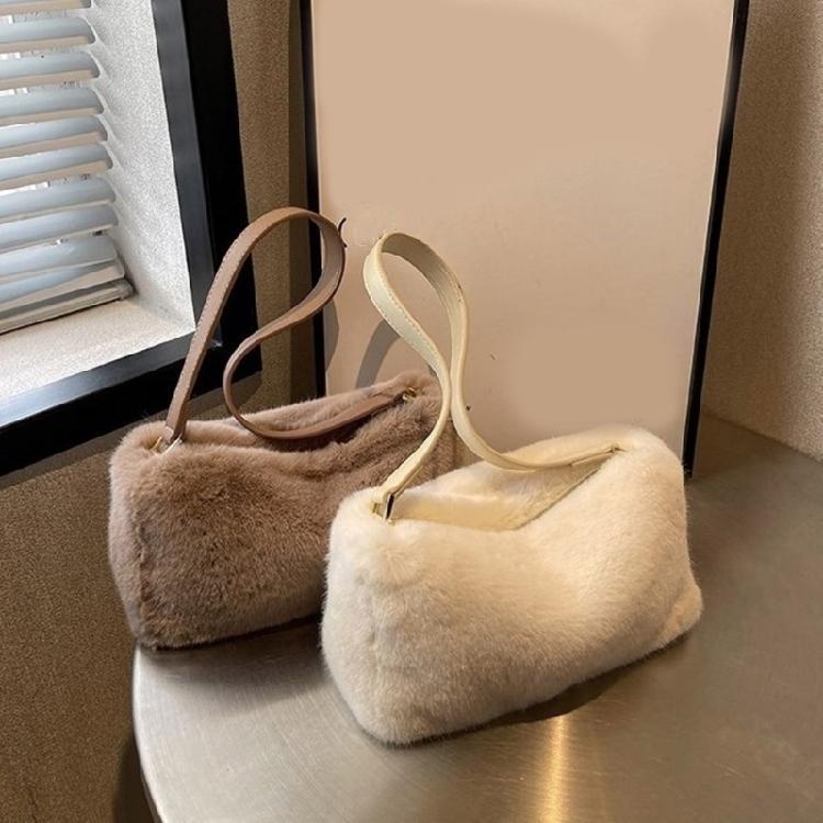 Fashionable Plush Shoulder Bag Functional Interior Suitable for Everyday Use