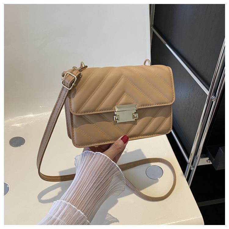 Early Autumn Indentation 2025 New Lock Fashion Casual Rhombus Solid Color One Shoulder Crossbody Chain Small Square Bag