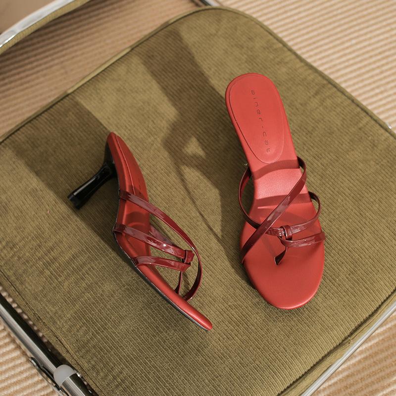 

72901 женские шлепанцы на высоком каблуке на лето 2025 года, новые тонкие каблуки, крутые шлепанцы с носком и сандалии. 39